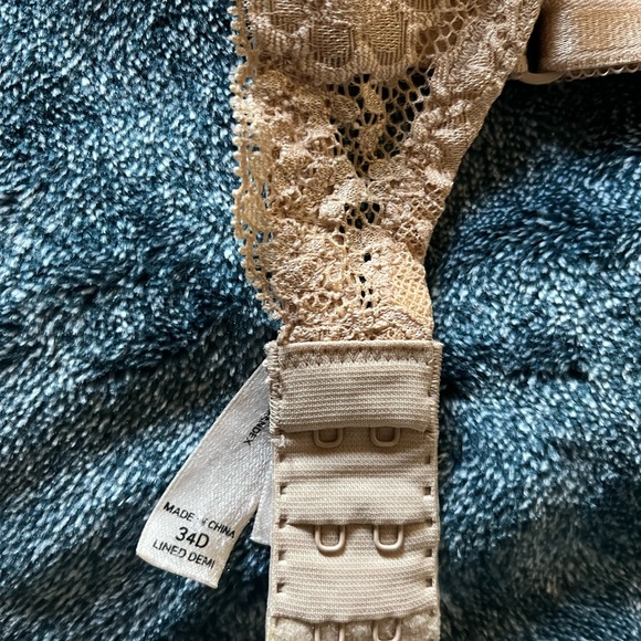 New with and without tags 34D bras - Picture 2 of 3